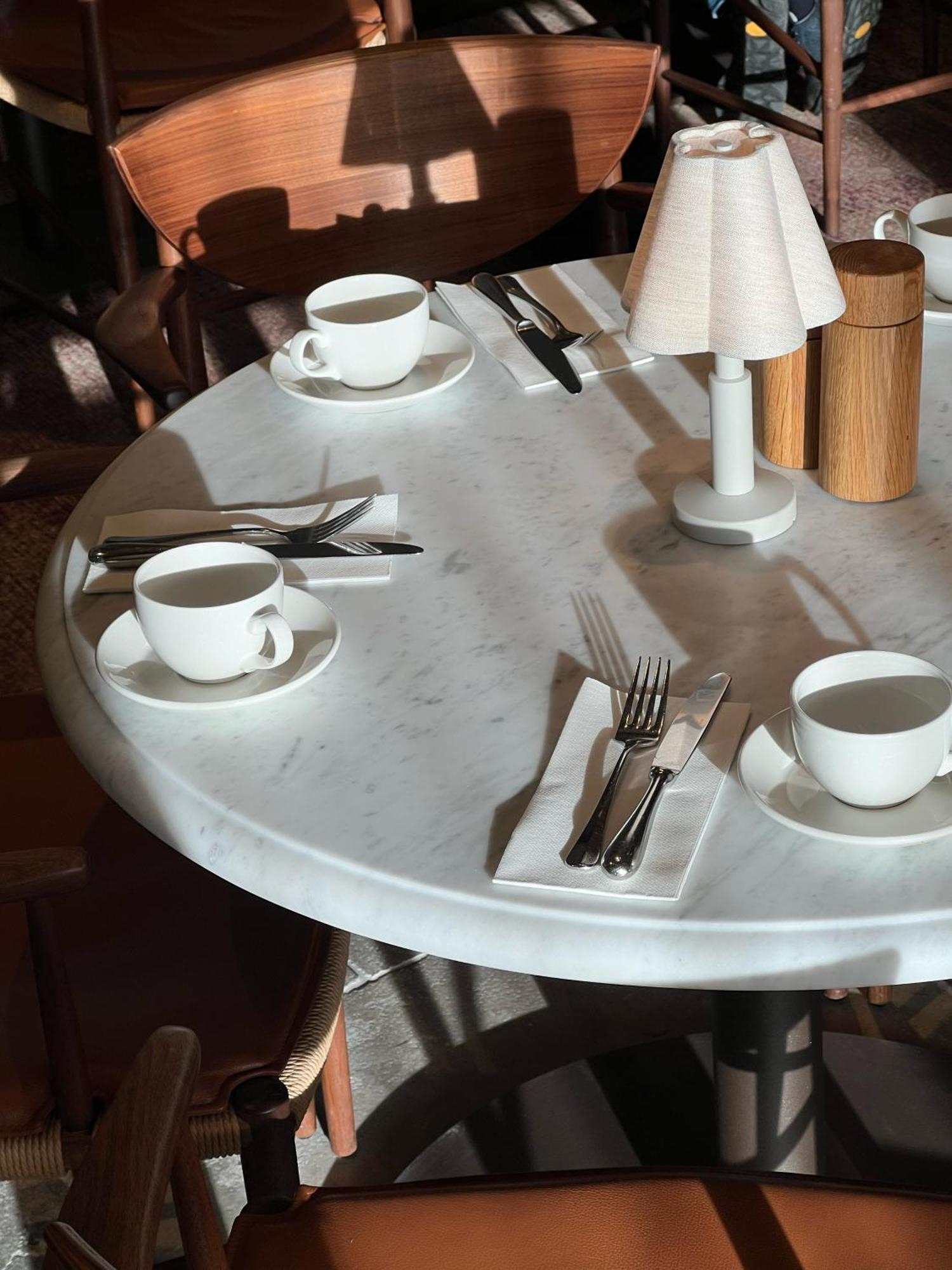 Copenhagen Admiral Hotel Exterior foto A marble table